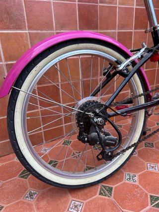 Bicicleta niña BTWIN rosa y negra