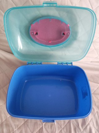 Caja de plástico azul