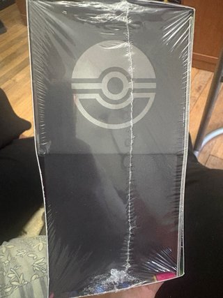 Elite Trainer Box Pokémon Oscuridad Absoluta