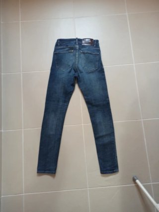 Pantalón vaquero ZARA azul
