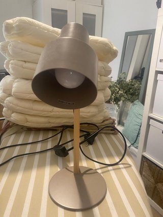 Lámpara de mesa gris