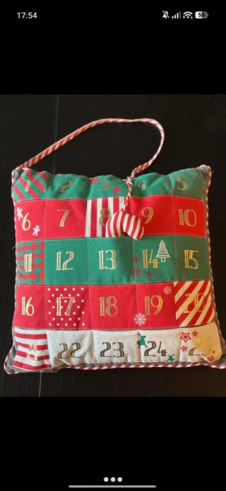 Cojín Calendario de Adviento Zara Home