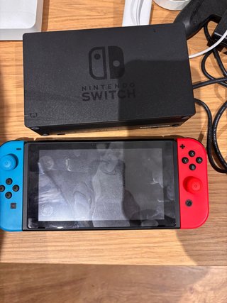 Nintendo Switch casi nueva con accesorios y juegos