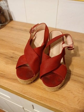 Sandalias de cuña rojas