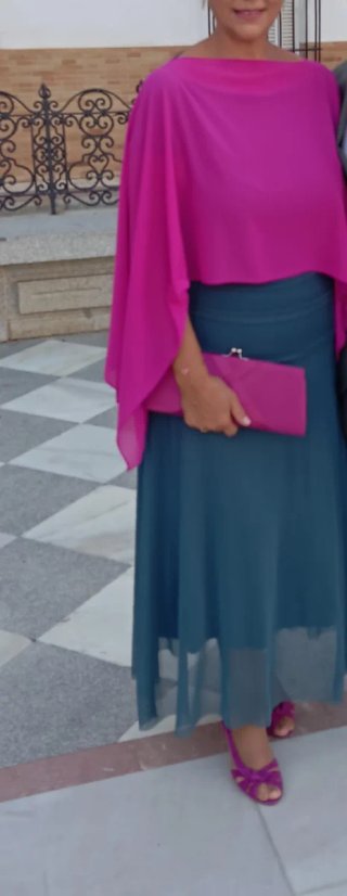 Vestido, capa, bolso y zapatos