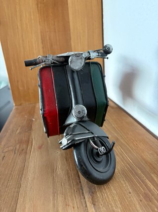 Decorazione Vespa Vintage in Metallo
