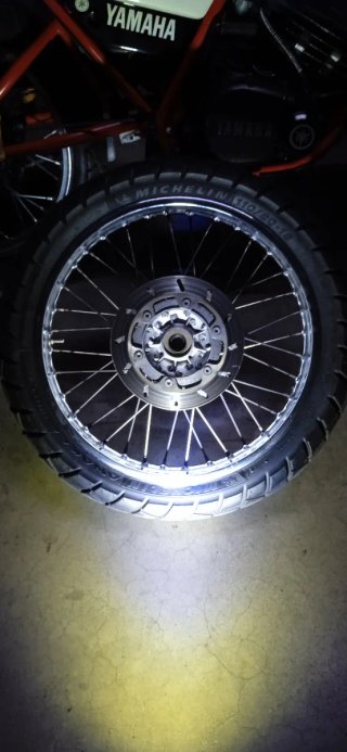 Llanta Yamaha DT 125 RE con disco y piñón