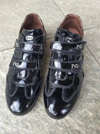 Scarpe in vernice Nero Giardini nere