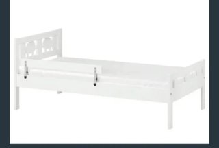 Cama infantil blanca con barrera