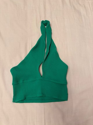 Top verde halter escotado