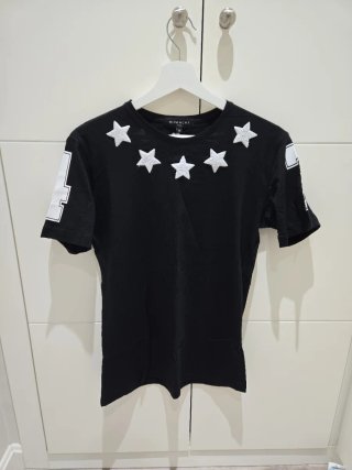 Camiseta Givenchy Negra con Estrellas