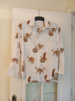 Camisa Blanca Estampado Leopardos