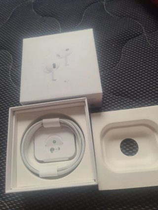 Caja AirPods Pro con cable de carga