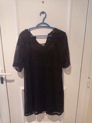 Vestido corto de Encaje negro, Manga Corta. NUEVO