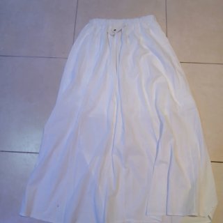 Falda larga blanca