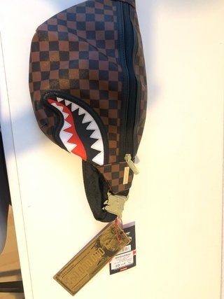 Riñonera Sprayground Shark PRECIO NEGOCIABLE