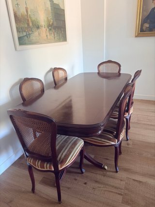 Mesa de comedor de madera 100€ y 6 sillas 15€ u