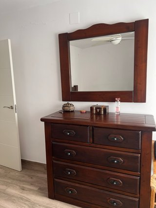 Coqueta con Espejo de Madera