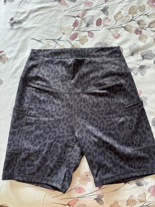 Mallas cortas deportivas estampado leopardo