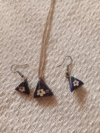 Conjunto collar y pendientes madera azul