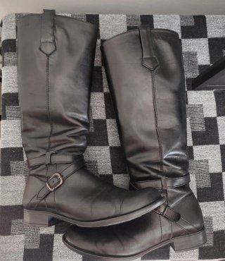 Botas altas de cuero Wonders negras mujer