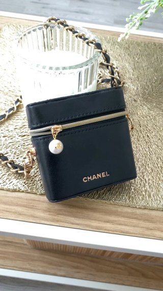 Necessaire Chanel in pelle nera