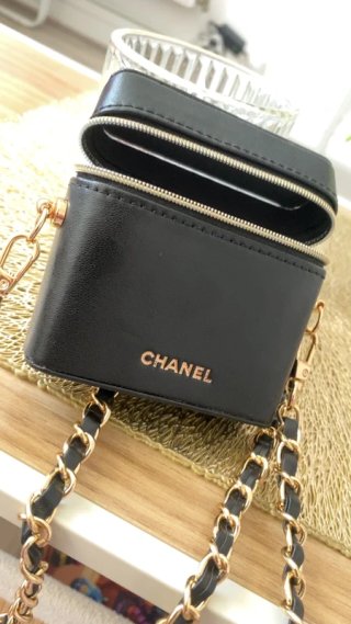 Necessaire Chanel in pelle nera