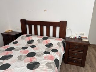 Cabecero y 2 Mesitas de Noche de Madera