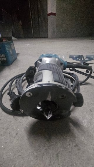 Fresadora Makita RT0702C 710W + Accesorios
