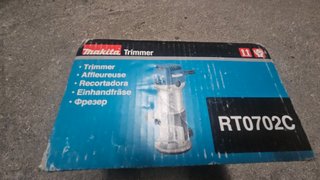 Fresadora Makita RT0702C 710W + Accesorios