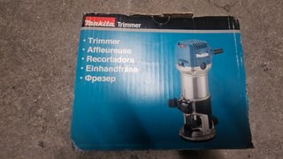 Fresadora Makita RT0702C 710W + Accesorios