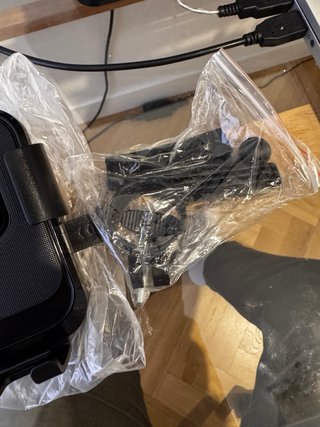 Sujetacables para móvil de bici