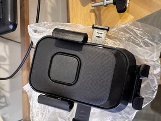 Sujetacables para móvil de bici