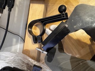 Sujetacables para móvil de bici