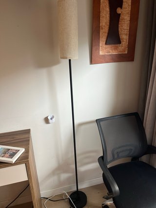 Lámpara de pie minimalista
