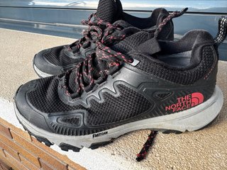 Zapatillas trekking The North Face negras/rojas