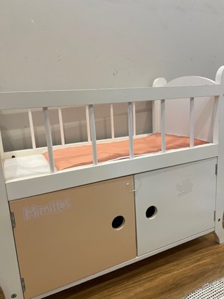 Cuna de juguete mimitos blanca con armario
