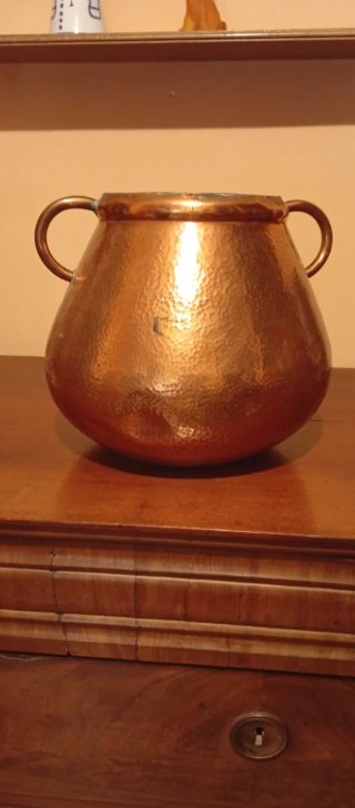 Olla de cobre con asas