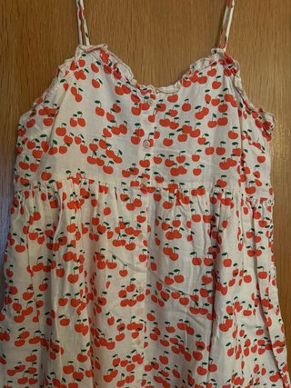 Vestido de tirantes con estampado de manzanas