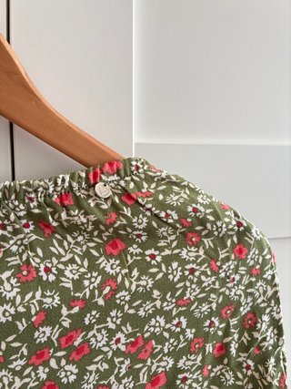 Falda con estampado floral verde