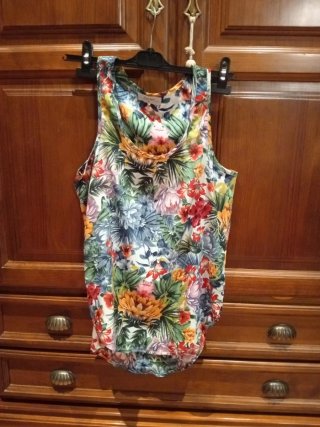 Camiseta sin mangas con estampado floral