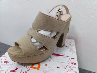 Zapatos de tacón beige talla 38