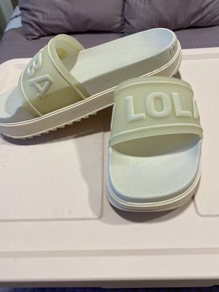 Chanclas Bimba y Lola Blancas Talla 38.