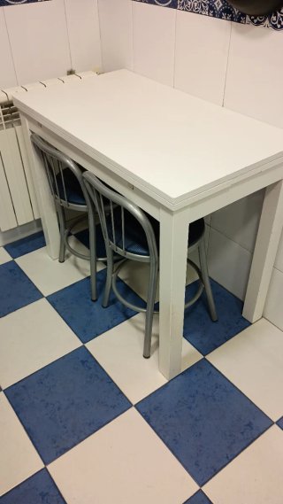 Mesa y 2 taburetes cocina