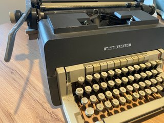 Máquina de escribir Olivetti LINEA 98