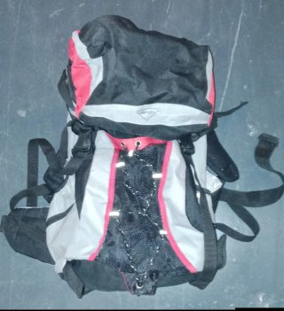Mochila Privata Negra, Gris y Roja