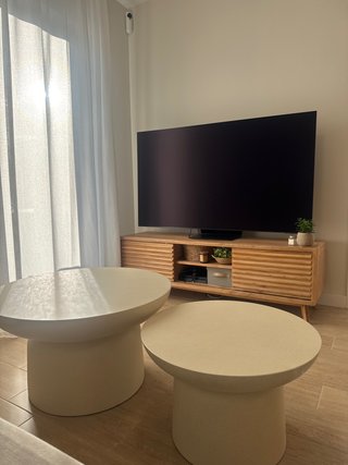 Mesa de centro de microcemento beige blanco roto