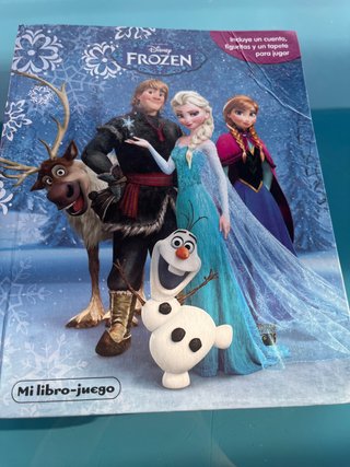 Frozen. Libroaventuras: Incluye un cuento, figu...