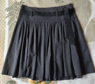 Falda midi plisada gris "Zara"