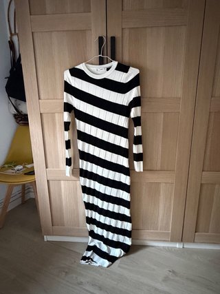 Vestido largo Mango rayas blanco y negro